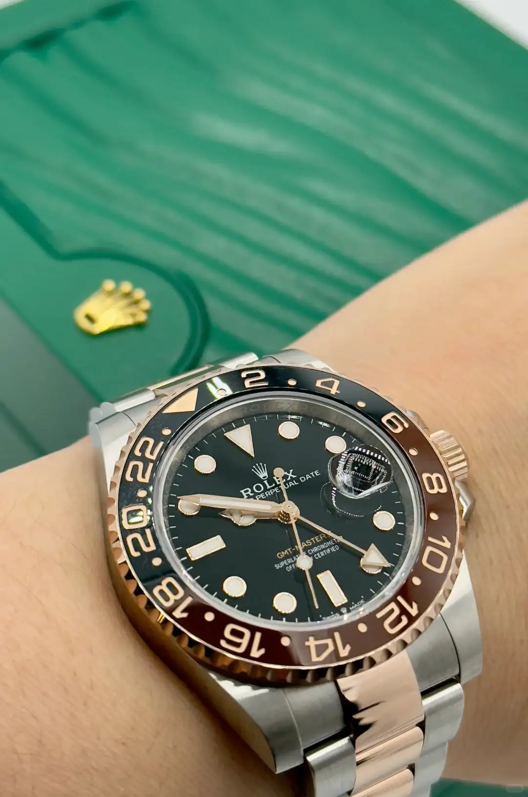 Rolex GMT-Master II Oyster 40 mm Oystersteel and Everose gold 126711CHNR - Image 6