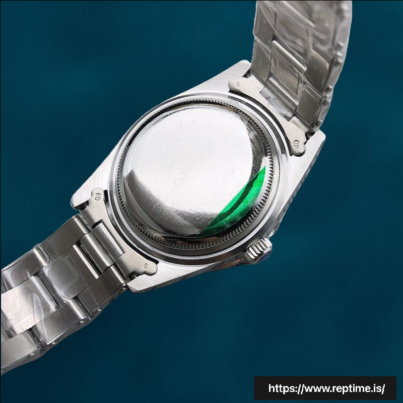 Rolex GMT-Master Men’s 6542 40mm Oyster Bracelet Swiss Replica Watch - Image 3